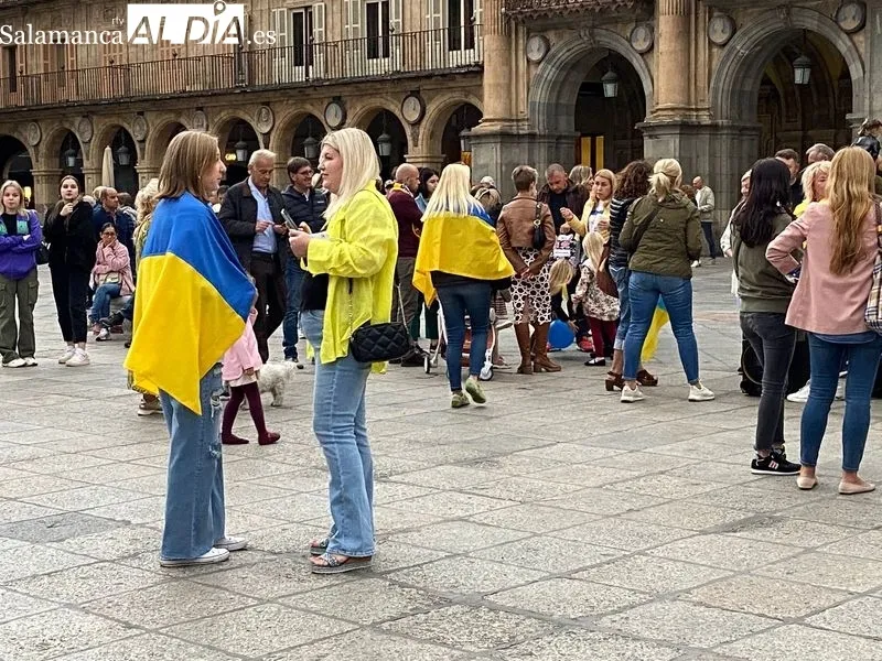 Foto 3 - Concentraci&oacute;n de ucranianos contra la guerra en la Plaza Mayor