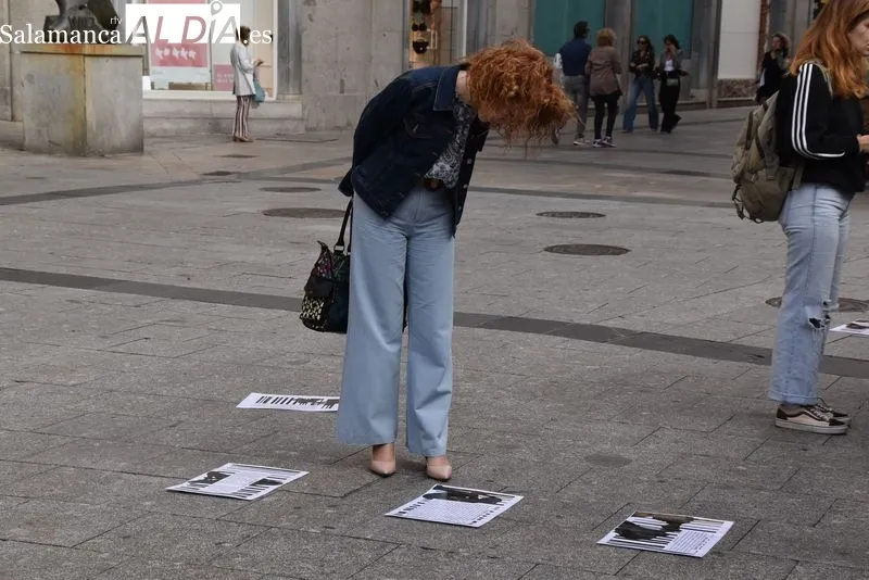 Acto en la plaza del Liceo con motivo del Día Europeo contra la Trata de Seres Humanos, organizado por Accem, Apramp, Cáritas Diocesana, Cruz Roja, Fundación CEPAIM, Salamanca Acoge e Ymca. Foto Vanesa Martins