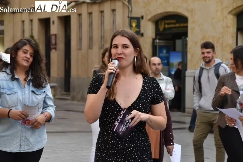 Acto en la plaza del Liceo con motivo del Día Europeo contra la Trata de Seres Humanos, organizado por Accem, Apramp, Cáritas Diocesana, Cruz Roja, Fundación CEPAIM, Salamanca Acoge e Ymca. Foto Vanesa Martins
