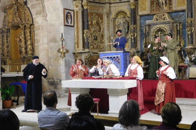 Mancera de abajo acogía la obra ‘Buscando a Nebrija’ del grupo Lazarillo de Tormes 