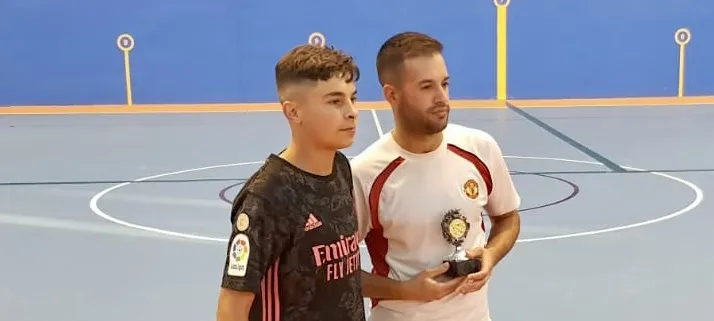 Foto 7 - Cofrades, p&uacute;blico y equipos llevan al &eacute;xito al IV Torneo de F&uacute;tbol Sala &lsquo;Virgen de la Esperanza&rsquo;