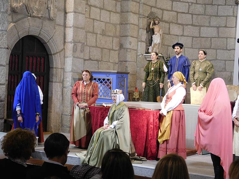 Foto 3 - Béjar rinde homenaje a Elio Antonio con la obra teatral “Buscando a Nebrija”
