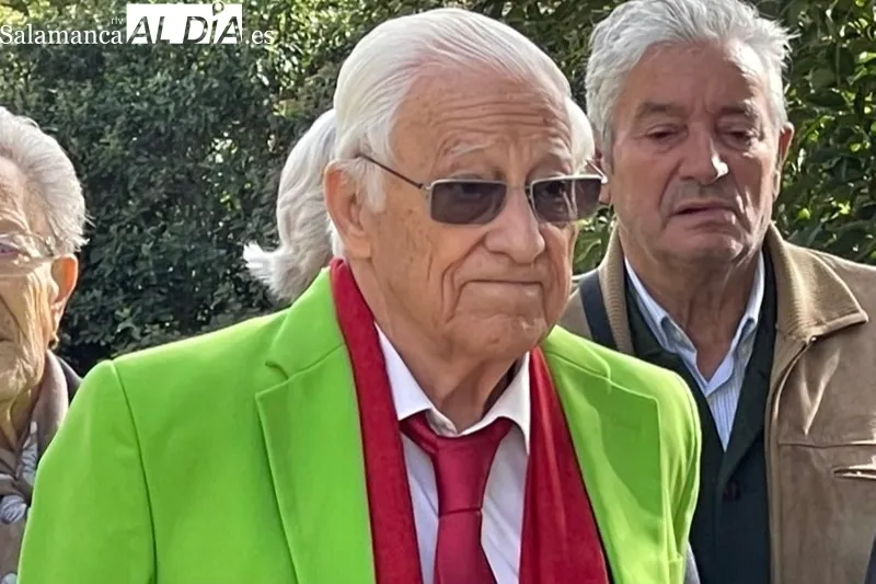 El Padre Ángel inauguraba en Peñaranda la primera ‘Mesa Verde’
