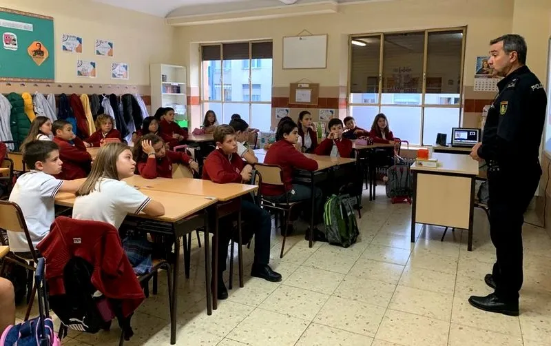 Programa Ciberexperto impartido por el Cuerpo Nacional de Policía en el colegio San Juan Bosco