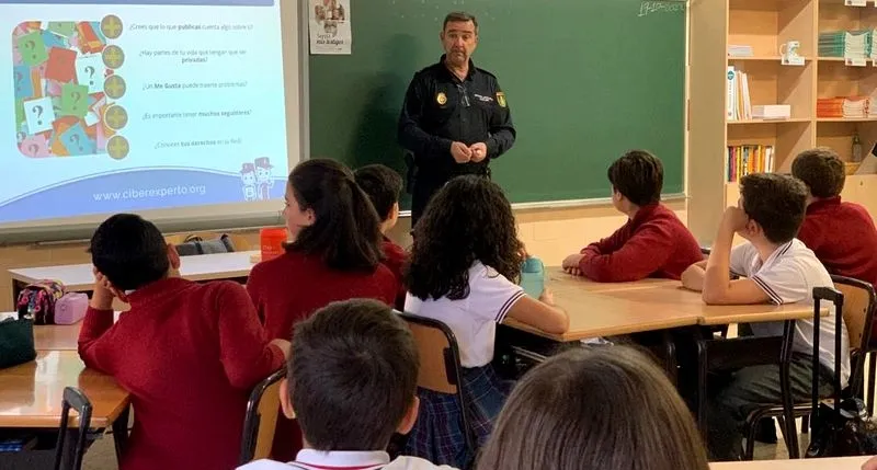 Programa Ciberexperto impartido por el Cuerpo Nacional de Policía en el colegio San Juan Bosco