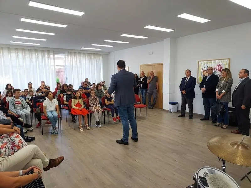 El alcalde, David Mingo, hizo entrega al ganador, Javier Sánchez, de una bicicleta