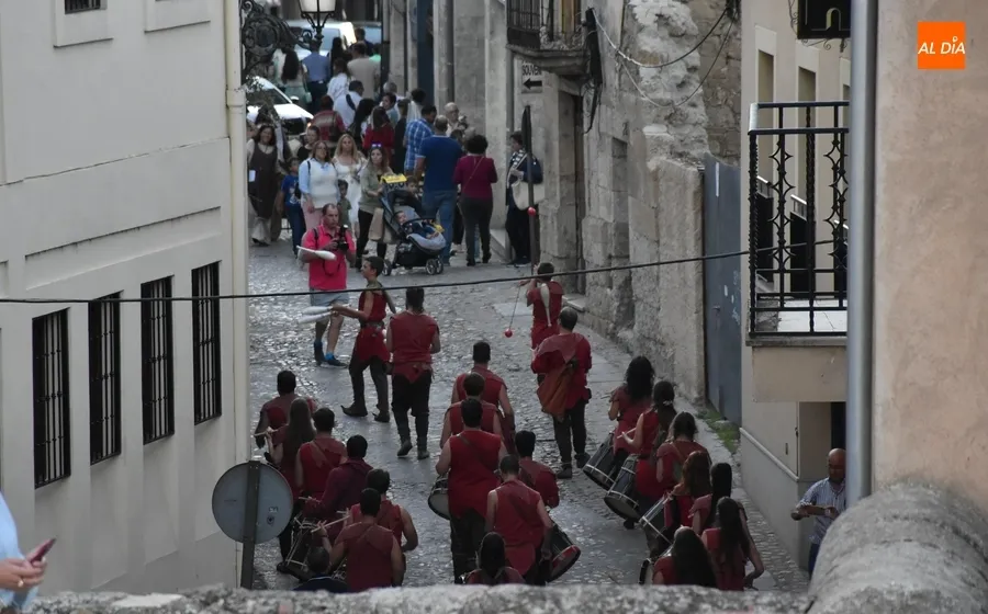 Foto 2 - Una &uacute;ltima ronda de actuaciones pone el broche a la aclamada V Feria Medieval