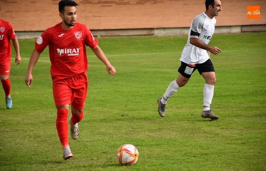 Foto 7 - Correcto reparto de puntos entre Ciudad Rodrigo y Ribert, sin el &lsquo;cl&aacute;sico&rsquo; golpe de efecto final 
