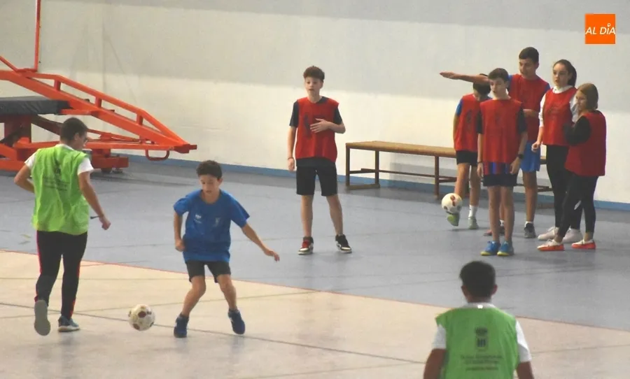 Foto 3 - Unos 30 chavales abren la nueva temporada de la Escuela Municipal de F&uacute;tbol Sala