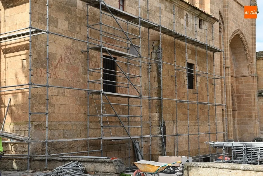 Foto 2 - Desplegados los andamios para la intervenci&oacute;n en la Catedral de Santa Mar&iacute;a