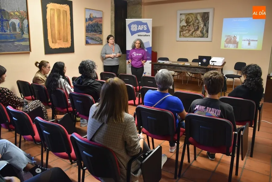Foto 4 - AFS explica a nuevas familias mirobrigenses su filosof&iacute;a de trabajo