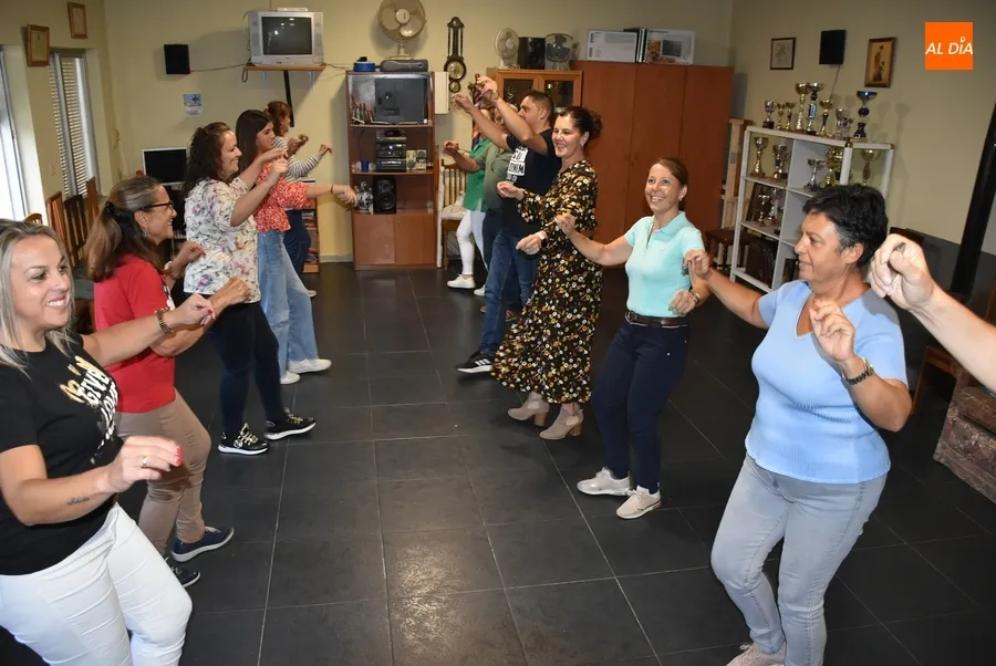 Foto 3 - Se reinicia el taller de baile charro y percusi&oacute;n de la Avenida de Espa&ntilde;a