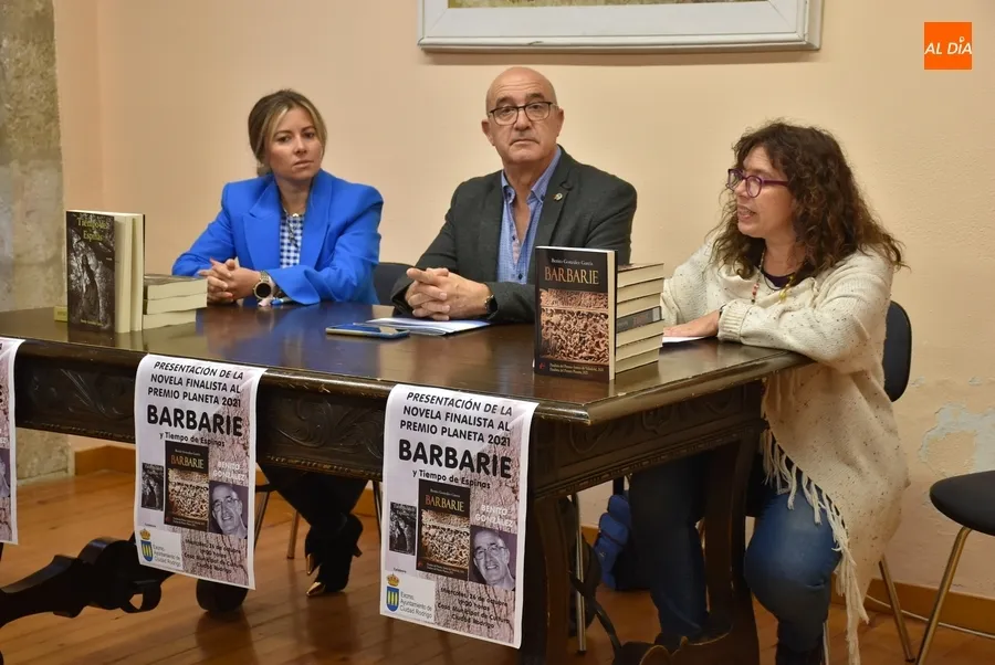 Foto 5 - Benito Gonz&aacute;lez acerca a los mirobrigenses sus dos primeras novelas