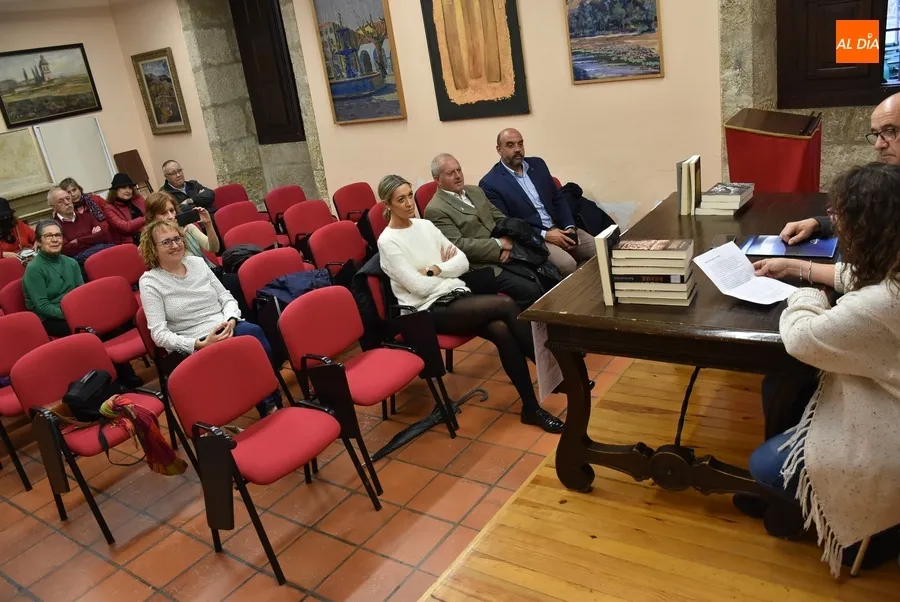Foto 4 - Benito Gonz&aacute;lez acerca a los mirobrigenses sus dos primeras novelas
