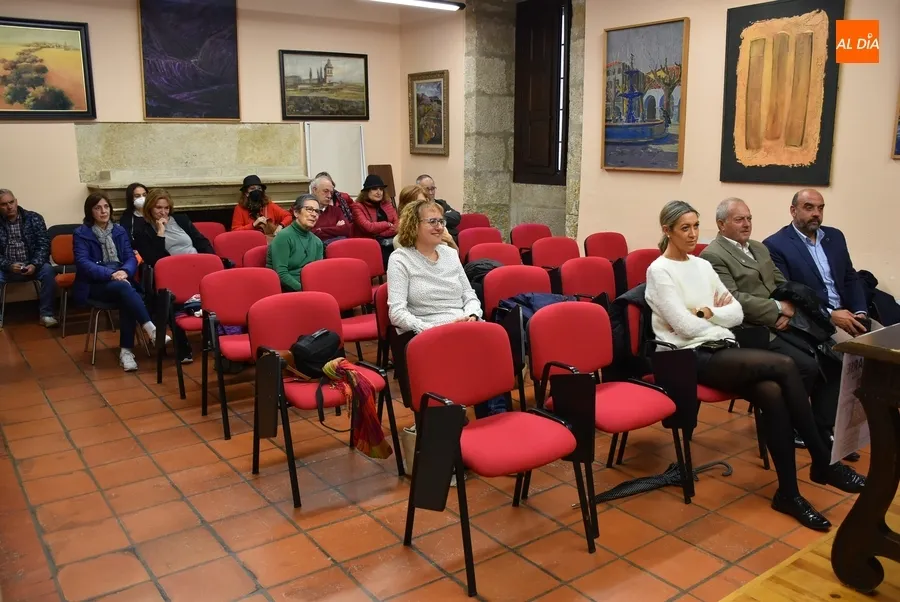 Foto 3 - Benito Gonz&aacute;lez acerca a los mirobrigenses sus dos primeras novelas