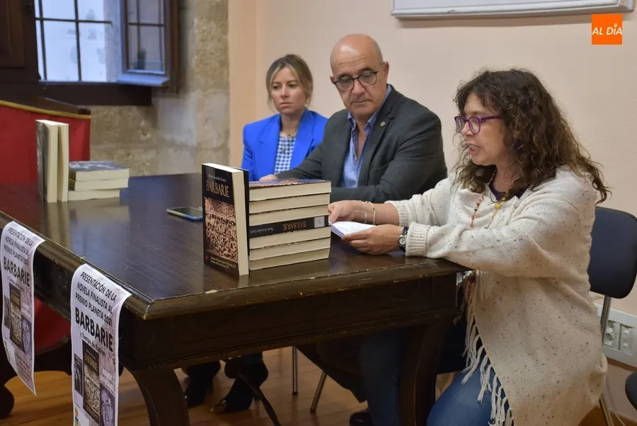 Foto 2 - Benito Gonz&aacute;lez acerca a los mirobrigenses sus dos primeras novelas