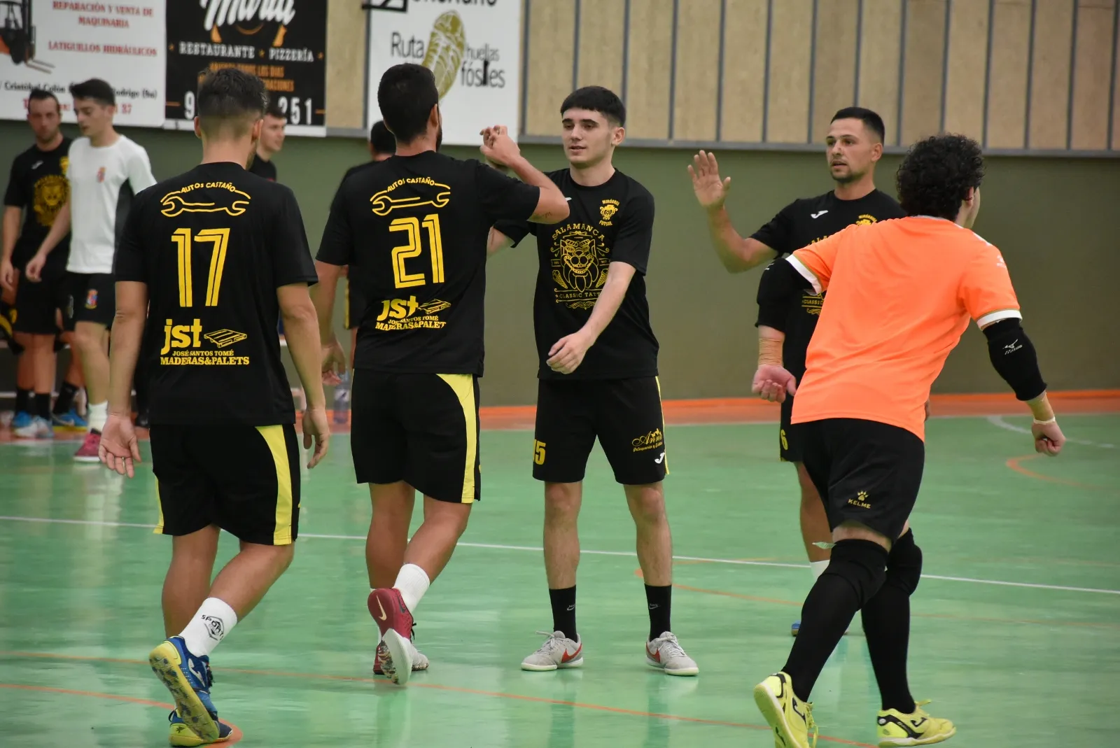 Foto 9 - #M | 1-2 OCT | El Mir&oacute;briga Futsal remonta al Navales para sumar su primera victoria