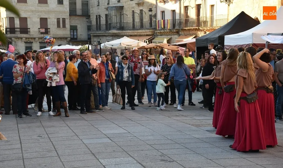 Foto 3 - Un espectacular show con fuego culmina una jornada repleta de animaci&oacute;n callejera