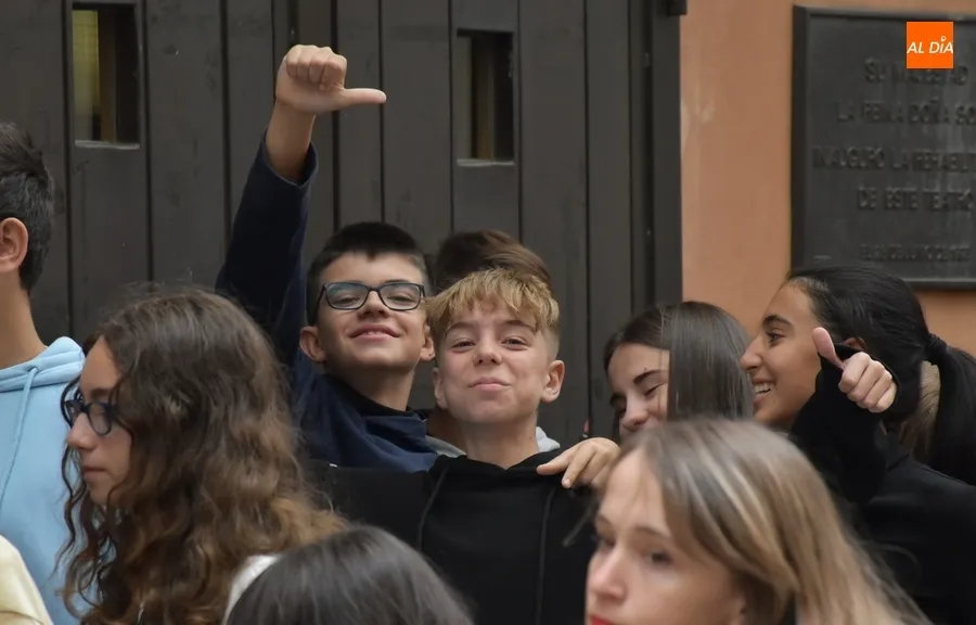 Foto 2 - Miguel de Lucas descubre a alumnos de Secundaria el mago que hay en ellos
