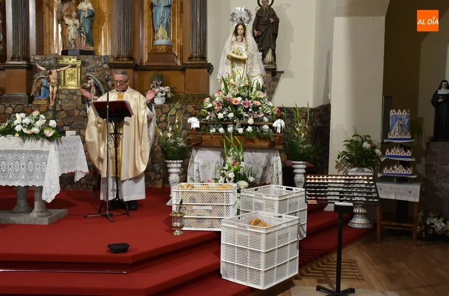Foto 2 - A la venta 1.600 roscas bendecidas en honor a la Virgen del Rosario