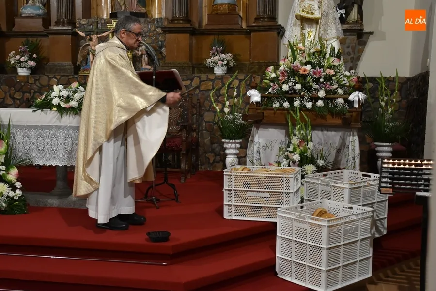 Foto 4 - A la venta 1.600 roscas bendecidas en honor a la Virgen del Rosario