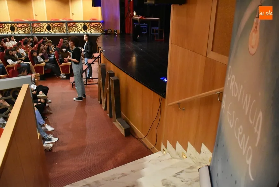 Foto 11 - Miguel de Lucas descubre a alumnos de Secundaria el mago que hay en ellos