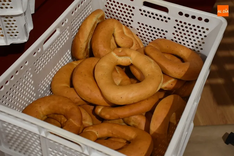 Foto 7 - A la venta 1.600 roscas bendecidas en honor a la Virgen del Rosario