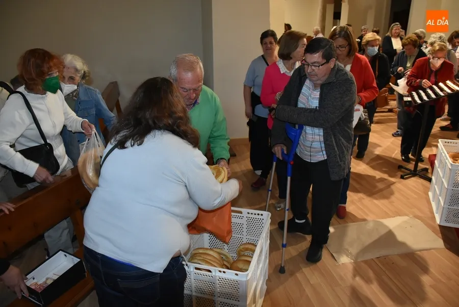 Foto 9 - A la venta 1.600 roscas bendecidas en honor a la Virgen del Rosario
