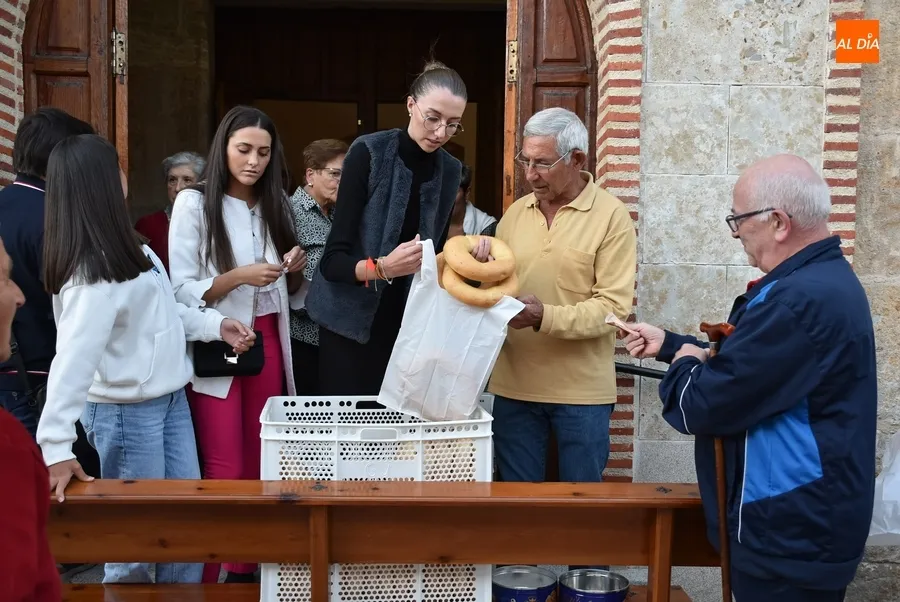 Foto 11 - A la venta 1.600 roscas bendecidas en honor a la Virgen del Rosario