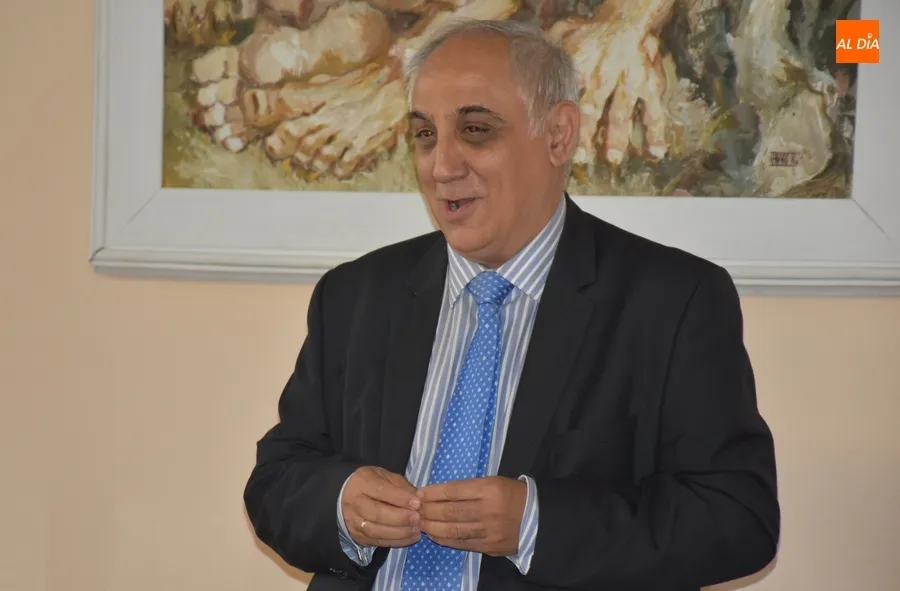 Foto 4 - Justo Alberto Huertas explica c&oacute;mo era la Hacienda Militar en el siglo XVIII