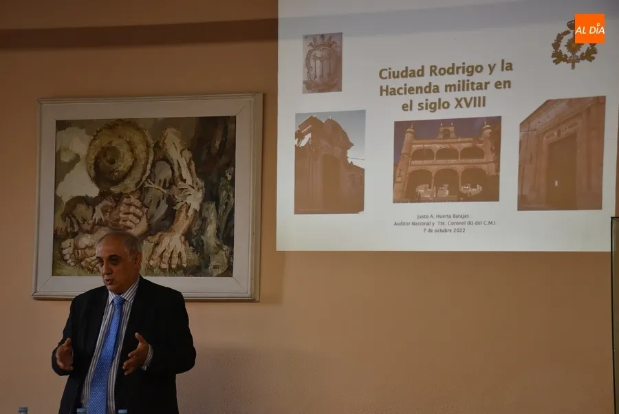 Foto 5 - Justo Alberto Huertas explica c&oacute;mo era la Hacienda Militar en el siglo XVIII