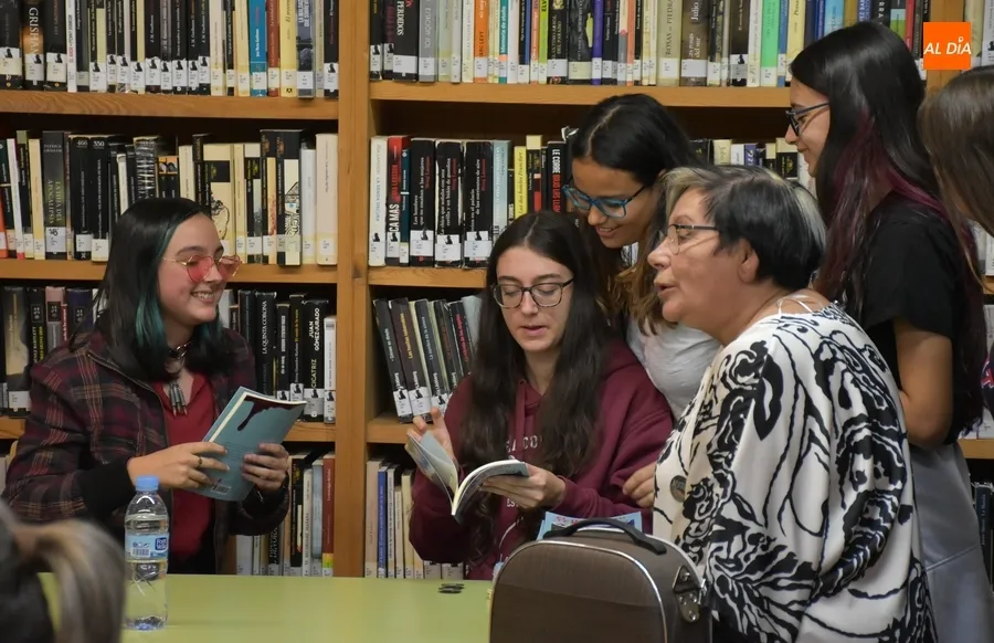 Foto 3 - La joven Zoe P&aacute;ez se estrena en el mundo literario con &lsquo;El instituto terror&rsquo;