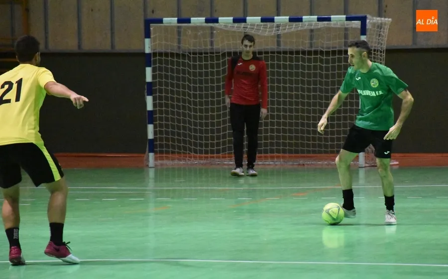 Foto 4 - Villavieja de Yeltes repite victoria a &uacute;ltima hora en el derby del Oeste frente al Mir&oacute;briga Futsal