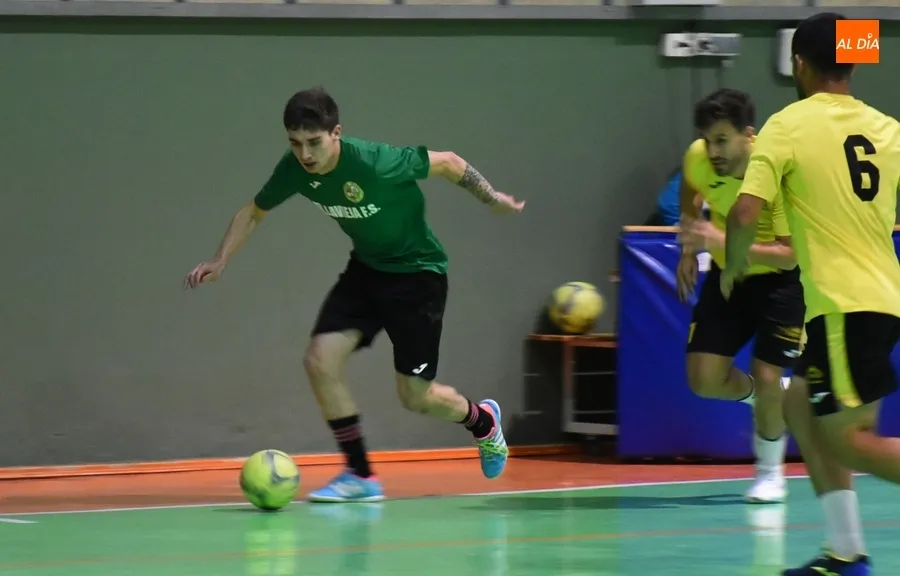 Foto 8 - Villavieja de Yeltes repite victoria a &uacute;ltima hora en el derby del Oeste frente al Mir&oacute;briga Futsal