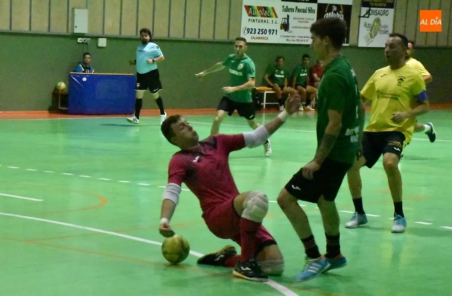 Foto 10 - Villavieja de Yeltes repite victoria a &uacute;ltima hora en el derby del Oeste frente al Mir&oacute;briga Futsal