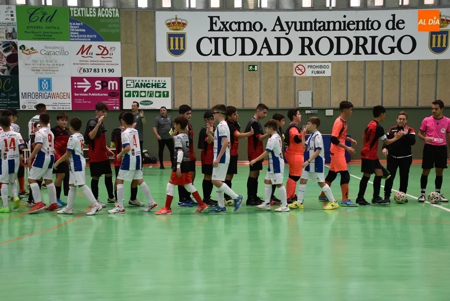 Foto 4 - Contundente primera victoria como local del Infantil Regional del III Columnas