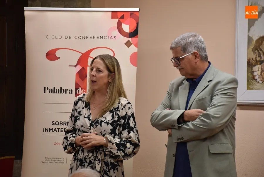 Foto 2 - Juan Francisco Blanco repasa la visi&oacute;n sagrada del mundo en el &aacute;mbito de la tradici&oacute;n