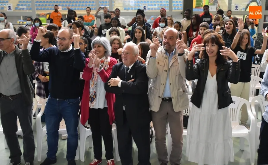 Foto 5 - Javier Iglesias y Marcos Iglesias, a ritmo de Motomami con la core&oacute;grafa de flamenco de Rosal&iacute;a