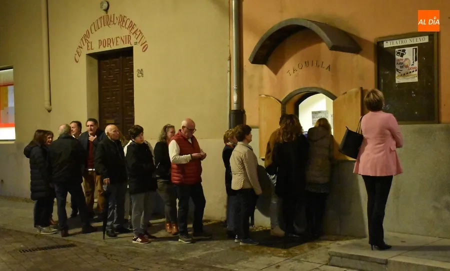 Foto 3 - Gran entrada en el Teatro Nuevo para echar unas risas con &lsquo;Usted puede ser un asesino&rsquo;