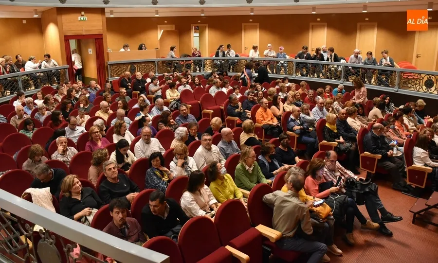 Foto 4 - Gran entrada en el Teatro Nuevo para echar unas risas con &lsquo;Usted puede ser un asesino&rsquo;