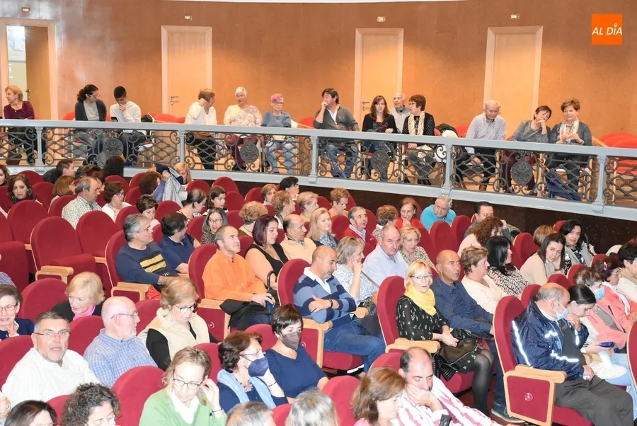 Foto 6 - Gran entrada en el Teatro Nuevo para echar unas risas con &lsquo;Usted puede ser un asesino&rsquo;