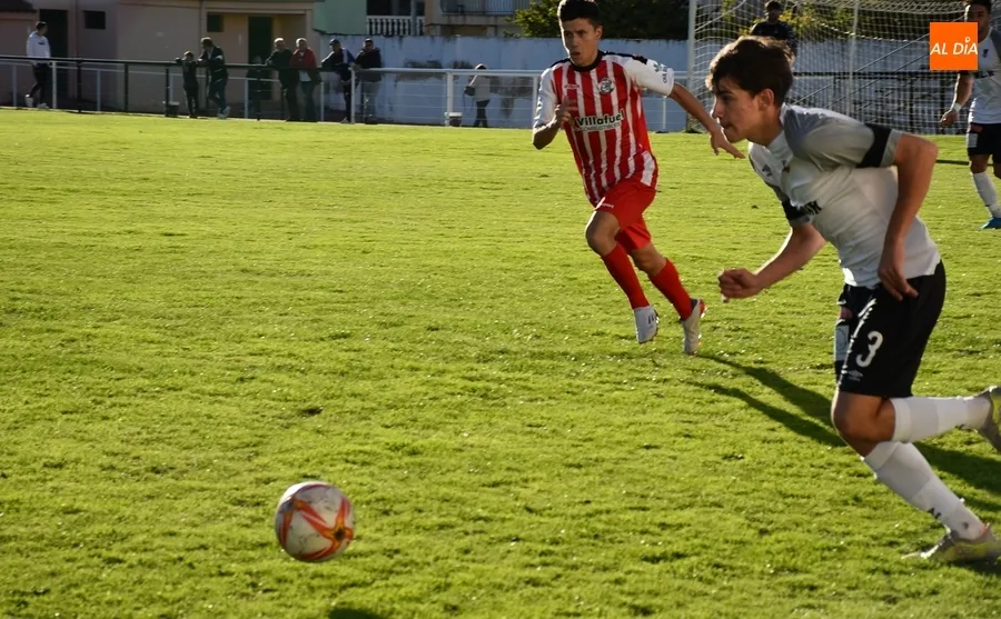 Foto 2 - El Ciudad Rodrigo ve cortada su buena racha por la efectividad como for&aacute;neo del Zamora B