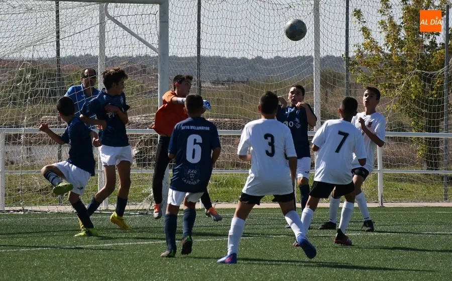 Foto 2 - El Infantil del Ciudad Rodrigo logra su 1&ordf; victoria con un doblete de &Aacute;lvaro