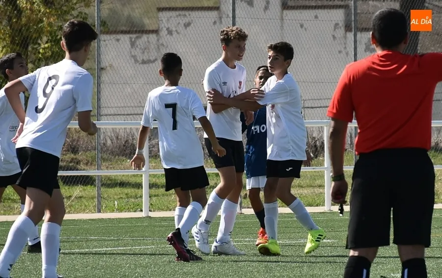 Foto 6 - El Infantil del Ciudad Rodrigo logra su 1&ordf; victoria con un doblete de &Aacute;lvaro