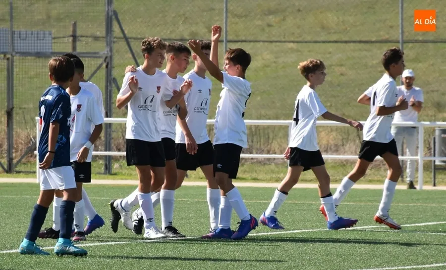 Foto 8 - El Infantil del Ciudad Rodrigo logra su 1&ordf; victoria con un doblete de &Aacute;lvaro