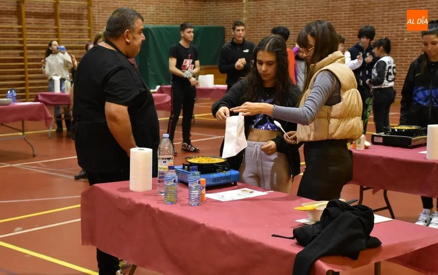 Foto 2 - Los alumnos de 4&ordm; de la ESO del Fray Diego se meten entre fogones
