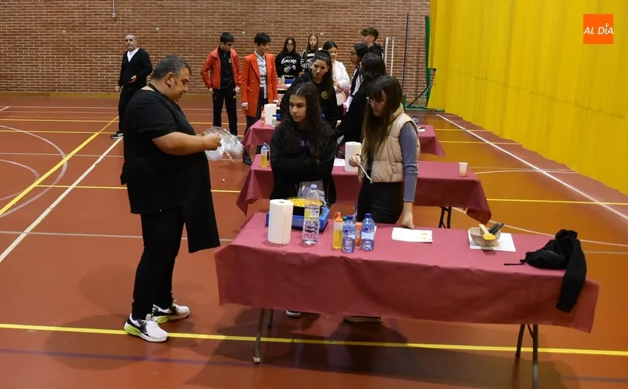 Foto 4 - Los alumnos de 4&ordm; de la ESO del Fray Diego se meten entre fogones