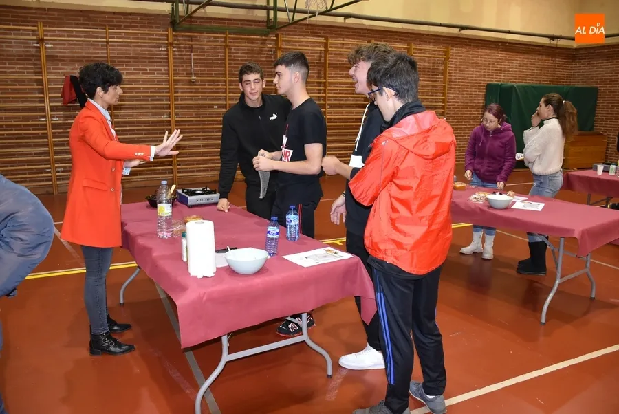 Foto 8 - Los alumnos de 4&ordm; de la ESO del Fray Diego se meten entre fogones