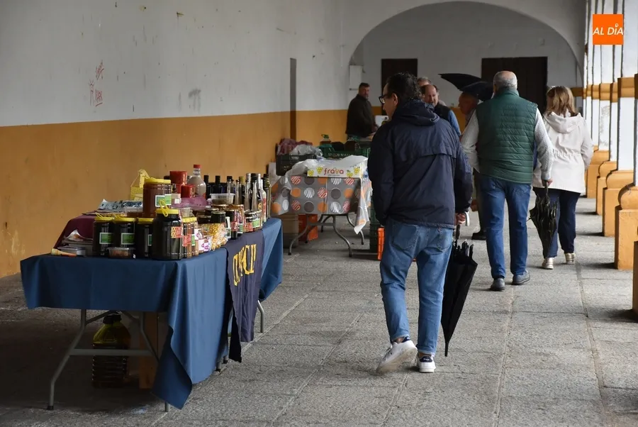 Foto 10 - At&iacute;pico lunes con mercado de los martes a cubierto, sin cole, con turistas y bastantes coches