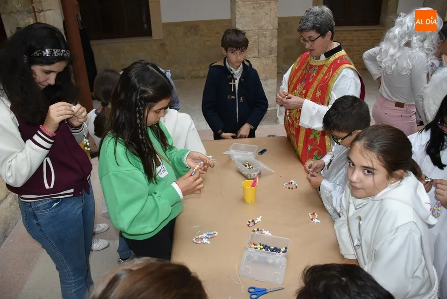 Foto 4 - Un centenar de ni&ntilde;os toma parte en el festivo regreso de Holywins